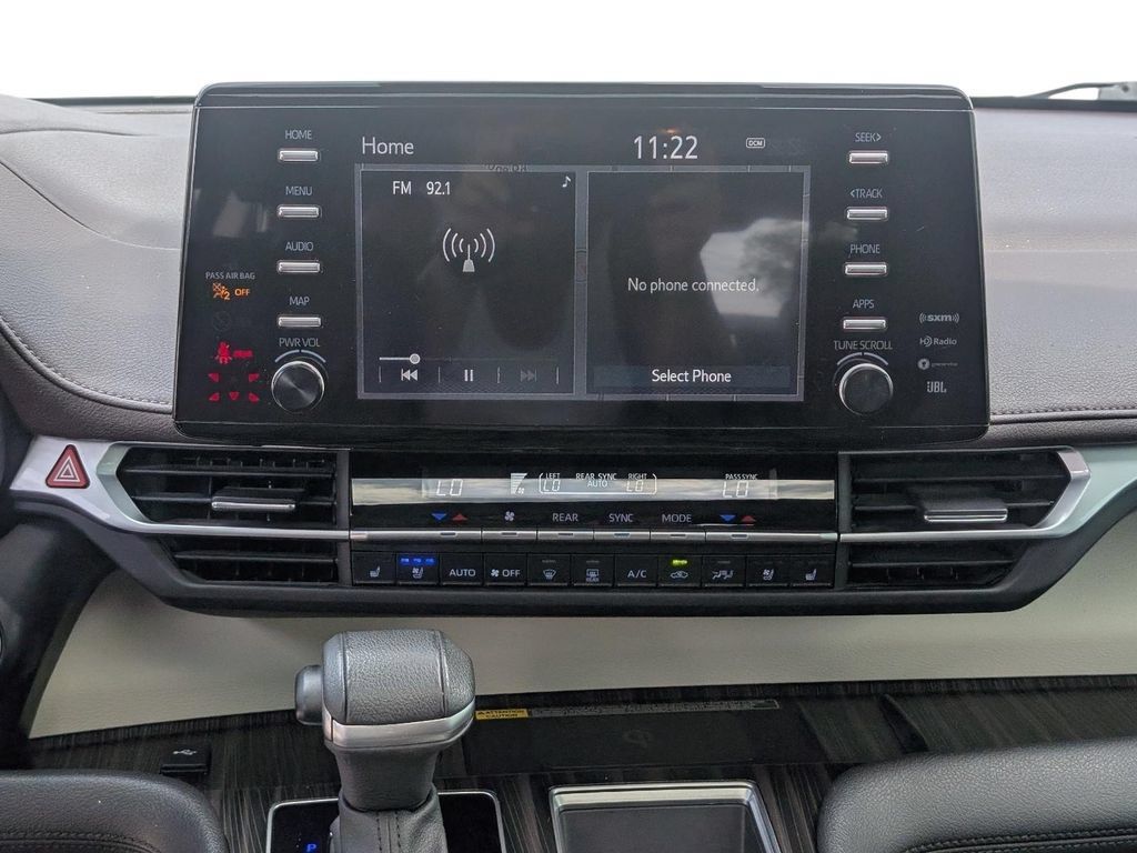 Used 2023 Toyota Sienna Platinum FWD image 20
