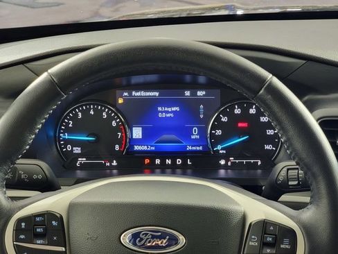 Used 2023 Ford Explorer XLT w/ Equipment Group 202A AWD/4WD image 29