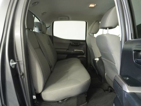 Used 2022 Toyota Tacoma SR5 RWD image 37