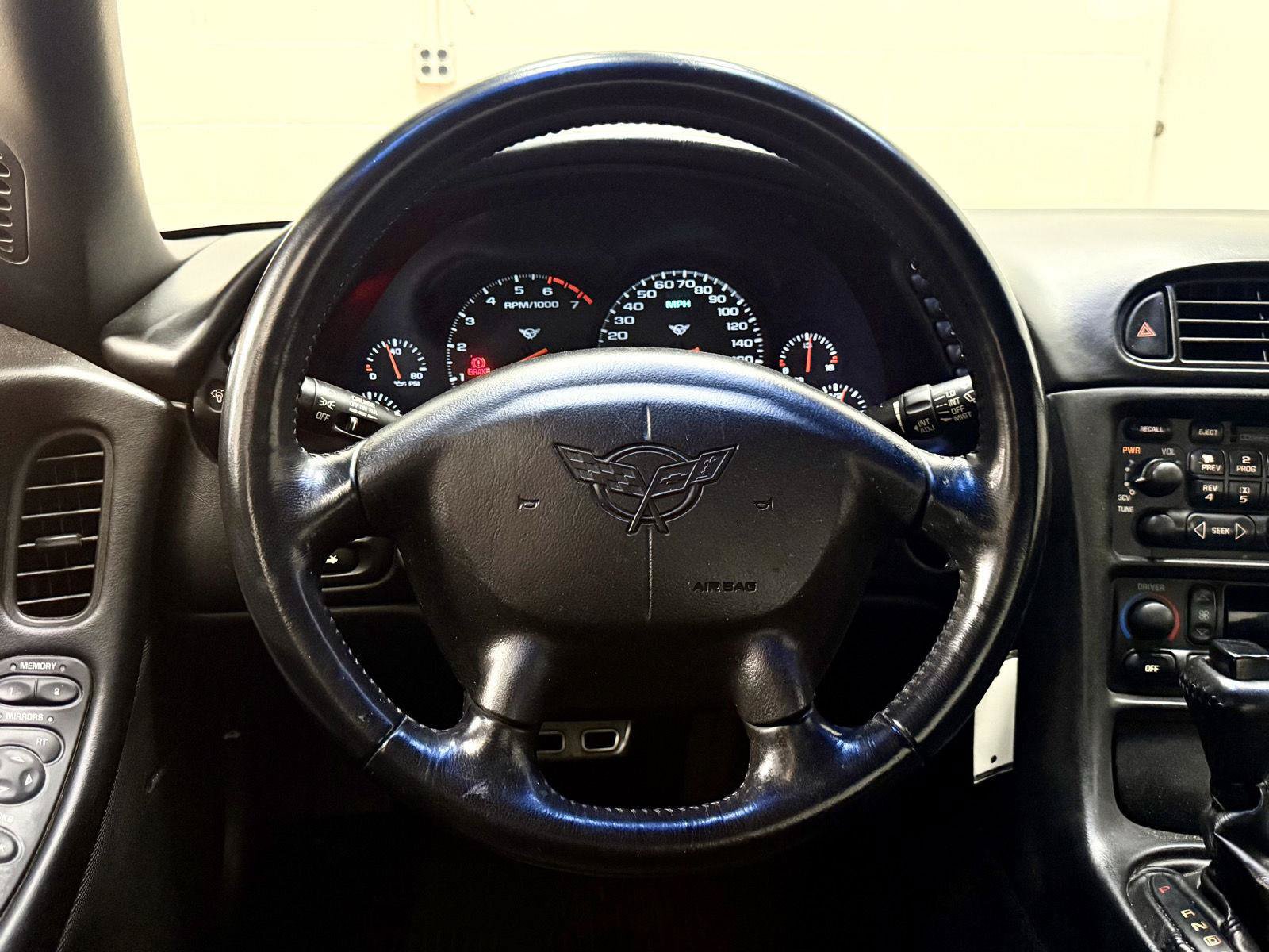 Used 2004 Chevrolet Corvette Coupe RWD image 18