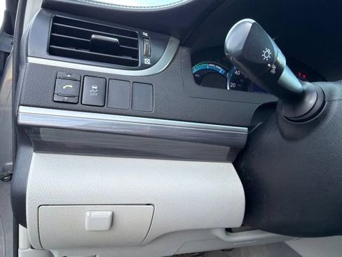 Used 2012 Toyota Camry LE FWD image 19