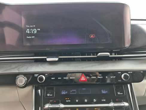 Certified 2023 Kia Carnival SX image 10