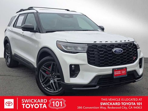 Used 2025 Ford Explorer ST image 1