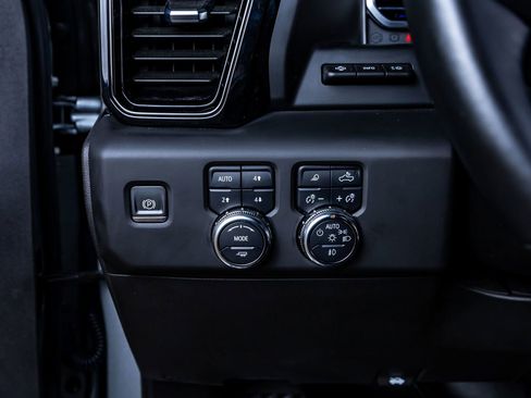 Used 2024 GMC Sierra 1500 AT4 w/ Technology Package AWD/4WD image 22