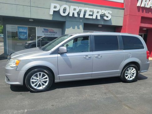 Used 2018 Dodge Grand Caravan SXT FWD image 1