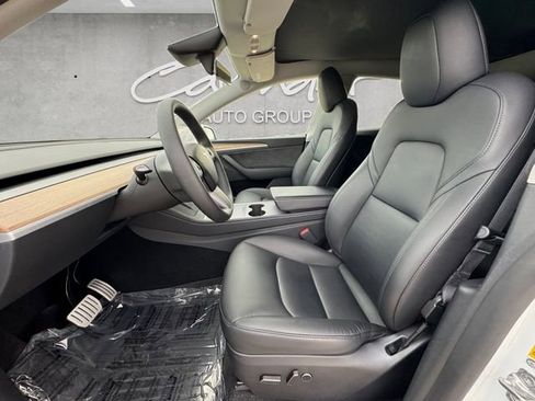 Used 2024 Tesla Model Y Performance image 19