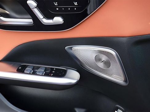 Used 2025 Mercedes-Benz C 300 4MATIC Sedan image 79