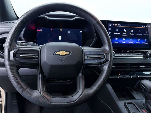 Used 2024 Chevrolet Colorado W/T image 2