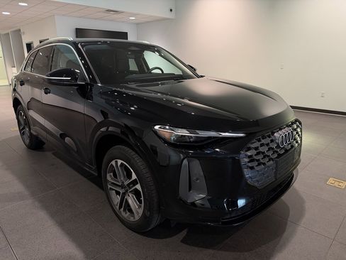 Used 2025 Audi Q5 2.0T Premium w/ Convenience Package image 29