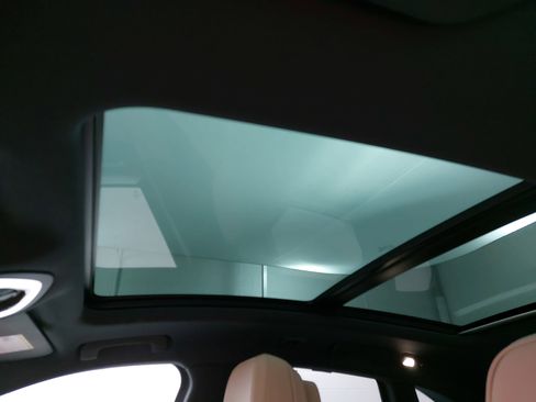 Used 2023 Porsche Macan Turbo image 32