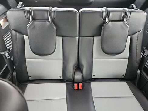 Used 2023 Ford Explorer XLT w/ Equipment Group 202A RWD image 12