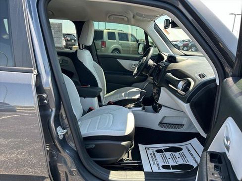 Certified 2022 Jeep Renegade Latitude w/ Convenience Group AWD/4WD image 14