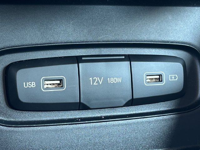 Used 2022 Hyundai Venue SEL FWD image 12