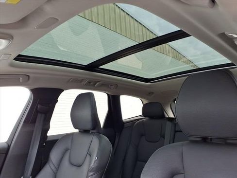 Used 2024 Volvo XC60 B5 Plus AWD/4WD image 18