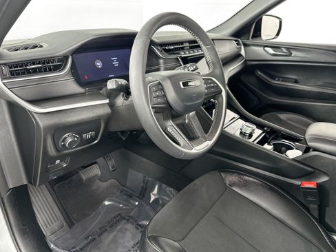 Used 2023 Jeep Grand Cherokee L Laredo AWD/4WD image 9