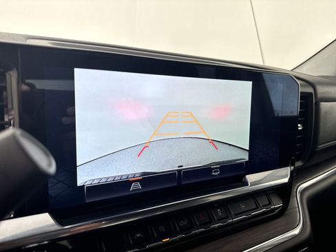 Used 2025 GMC Sierra 1500 SLT image 8