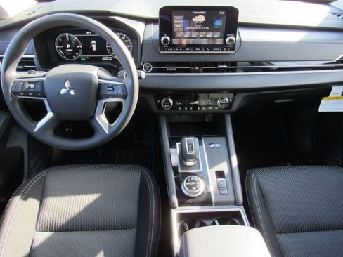 New 2025 Mitsubishi Outlander ES AWD/4WD image 14