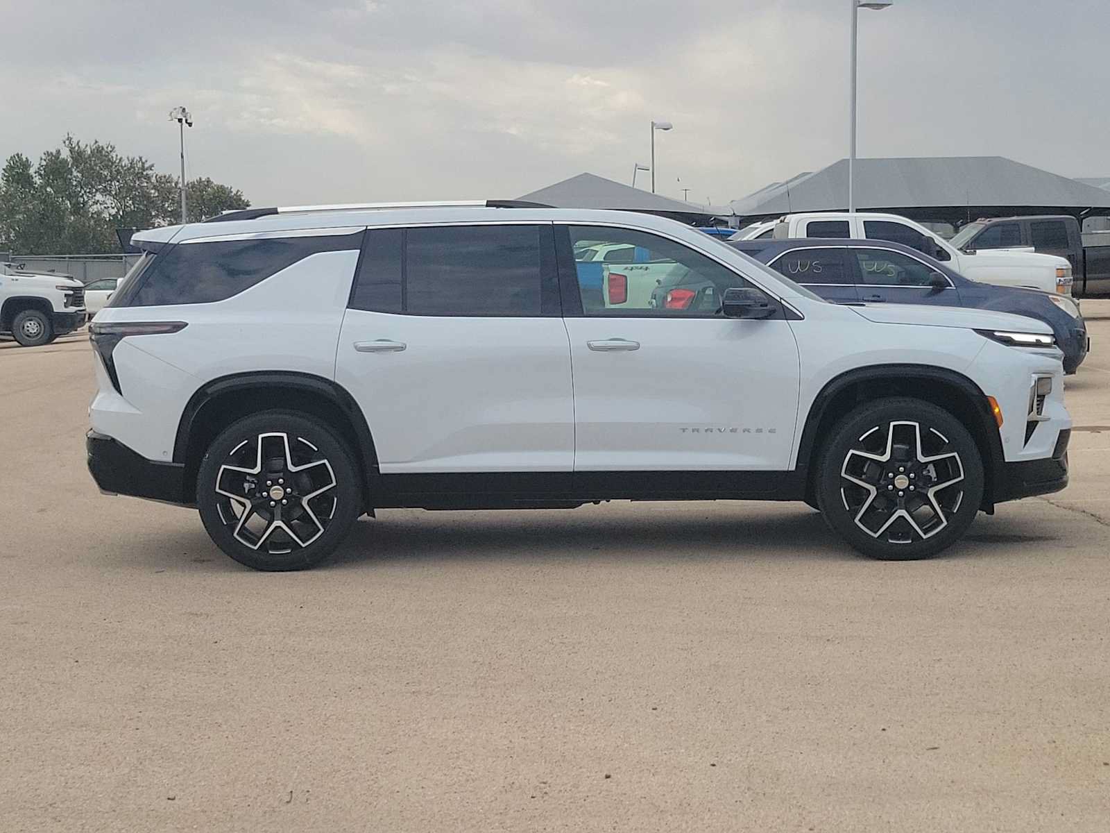 New 2026 Chevrolet Traverse High Country w/ LPO, Floor Liner Package FWD image 9