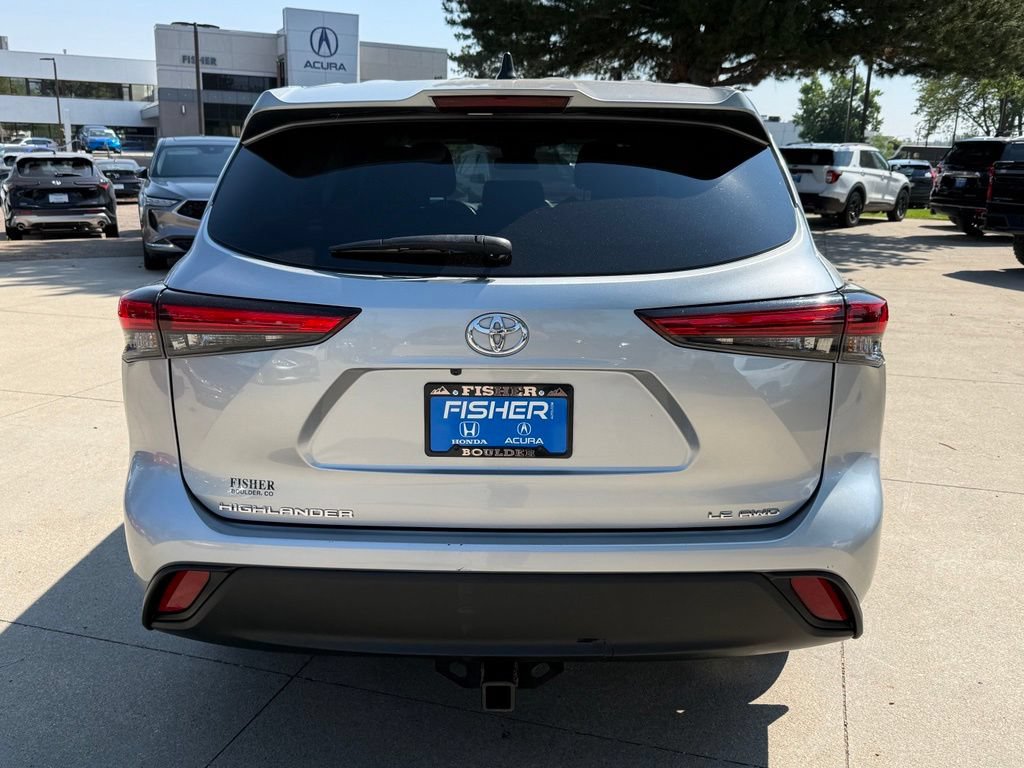 Used 2022 Toyota Highlander LE AWD/4WD image 5