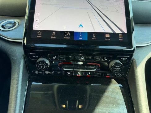 Used 2022 Jeep Grand Cherokee L Limited AWD/4WD image 17