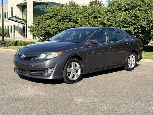 Used 2014 Toyota Camry SE FWD image 21