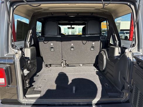 Used 2018 Jeep Wrangler Unlimited Sahara image 23