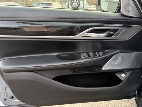 Used 2022 BMW 750i xDrive w/ Executive Package image 16