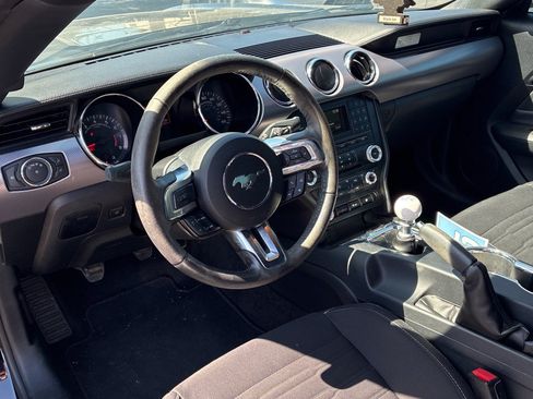 Used 2017 Ford Mustang GT RWD image 13