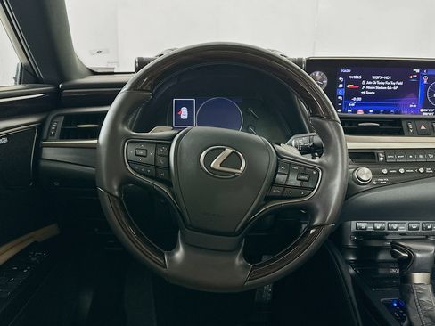 Used 2021 Lexus ES 300h w/ Accessory Package 2 image 18
