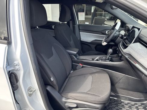 Used 2024 Jeep Compass Sport image 14