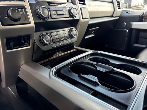 Used 2019 Ford F350 Lariat w/ Camper Package image 29