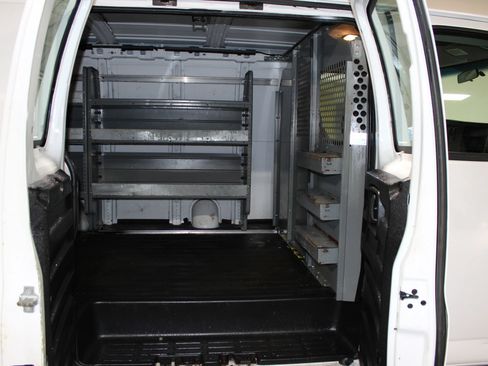 Used 2009 Chevrolet Express 1500 RWD image 24