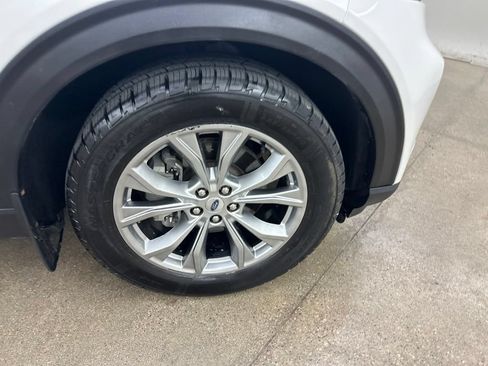 Used 2021 Ford Explorer XLT w/ Equipment Group 202A AWD/4WD image 15