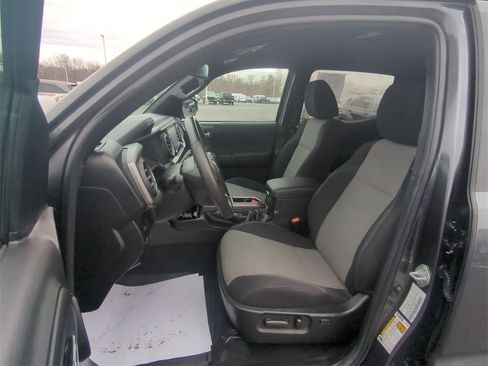 Used 2023 Toyota Tacoma TRD Off-Road image 17