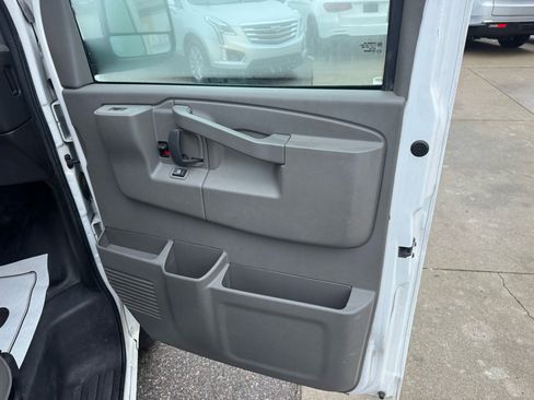 Used 2016 GMC Savana 2500 image 11