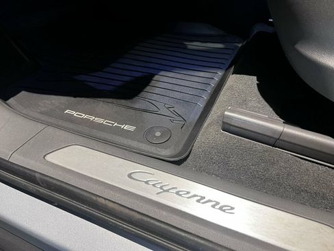 Used 2021 Porsche Cayenne AWD/4WD image 19