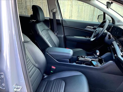 Used 2025 Kia Sportage SX FWD image 9