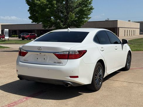 Used 2014 Lexus ES 350 w/ Luxury Package FWD image 5