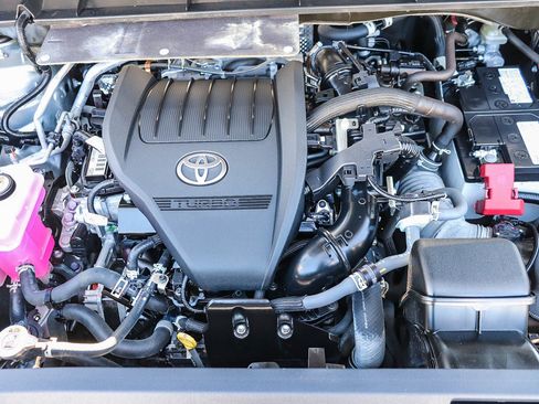 Used 2023 Toyota Highlander LE image 27