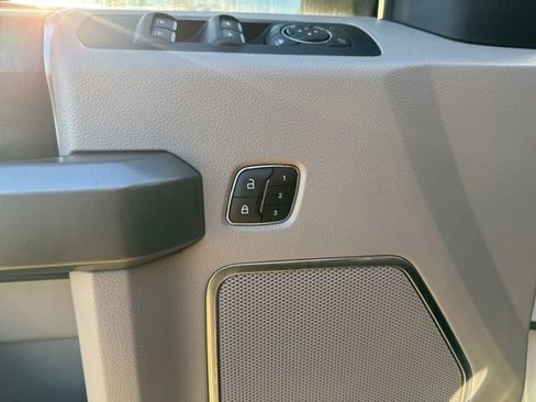 Used 2020 Ford F150 Limited w/ Trailer Tow Package image 17