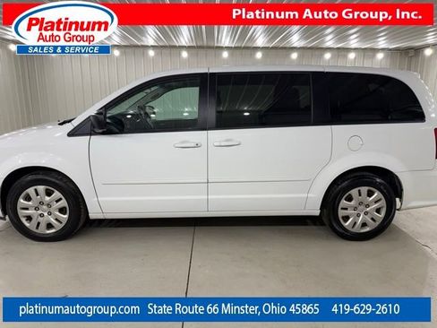 Used 2017 Dodge Grand Caravan SE FWD image 2