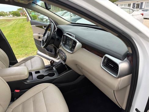 Used 2017 Kia Sorento LX w/ LX Convenience Package image 16