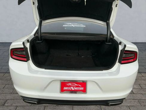 Used 2017 Dodge Charger R/T w/ Navigation & Travel Group image 18