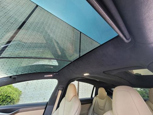 Used 2016 Tesla Model X P90D image 8