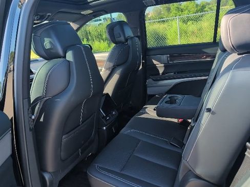 Used 2026 Cadillac Vistiq Luxury AWD/4WD image 15