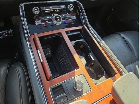 Used 2024 Lincoln Navigator Reserve image 30