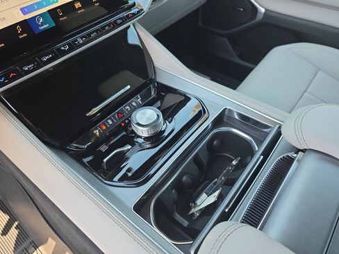 New 2026 Jeep Grand Wagoneer L 4WD image 21