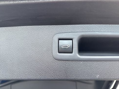 Used 2021 Toyota Highlander XLE image 20