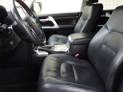 Used 2018 Toyota Land Cruiser image 10