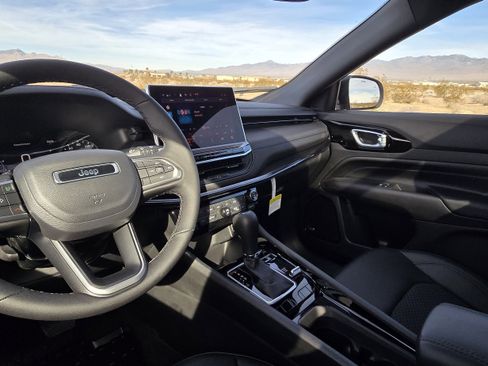 New 2026 Jeep Compass Latitude image 8